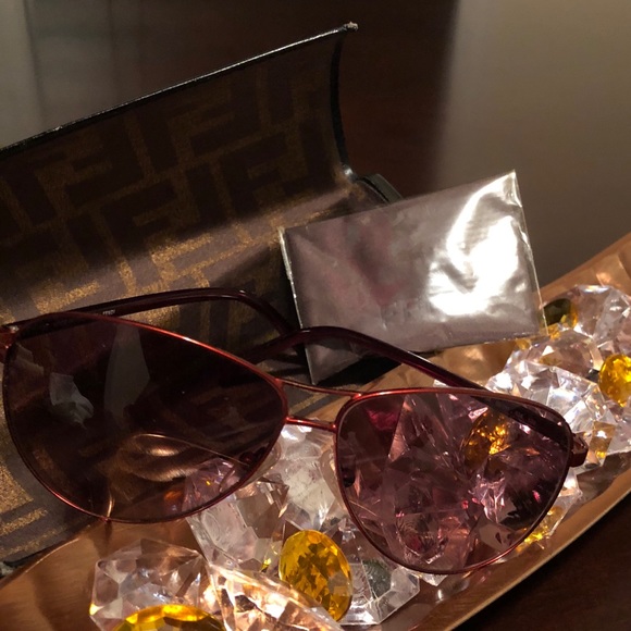 Fendi Sunglasses - Picture 5 of 6
